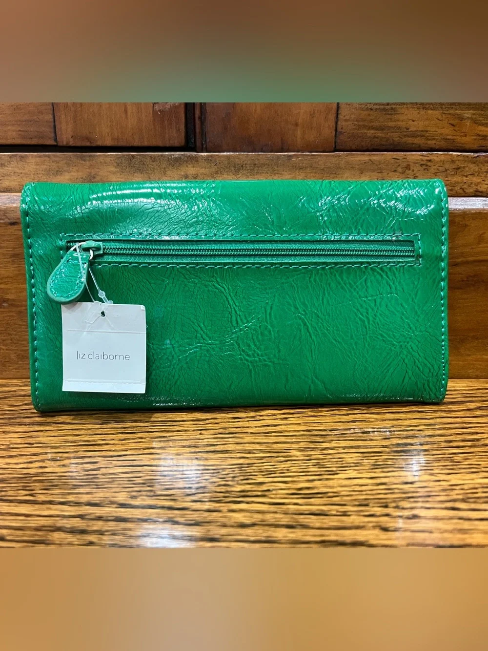 💚 Liz Claiborne Green Leather-Look Wallet – Fern - fun, whimsical, bright, Y2K